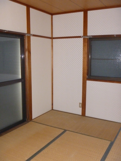 Other room space. Second floor Japanese-style room. Tatami will Omotegae to move just before.