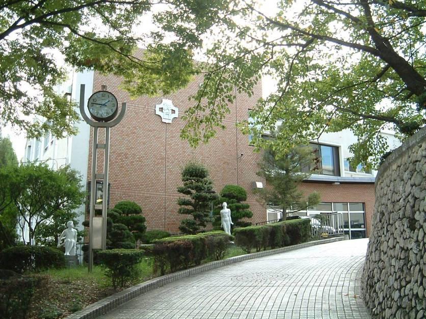 Junior high school. 1100m to Nagoya City Tatsugami hill junior high school
