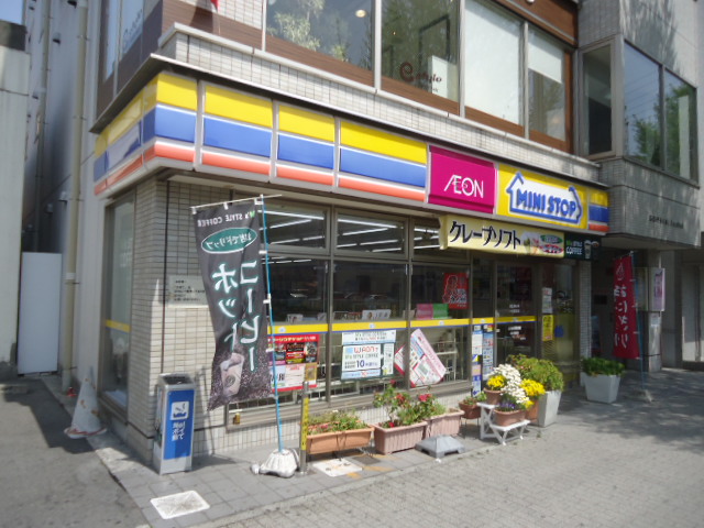 Convenience store. MINISTOP up (convenience store) 850m