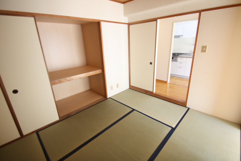 Other room space. Japan of mind.