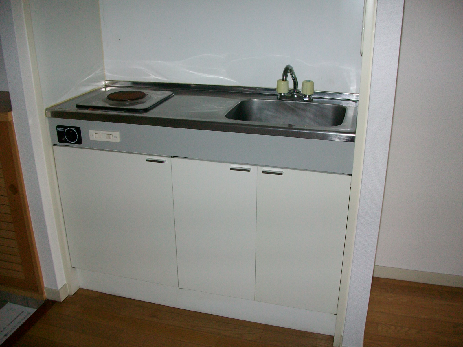 Kitchen. Electric stove