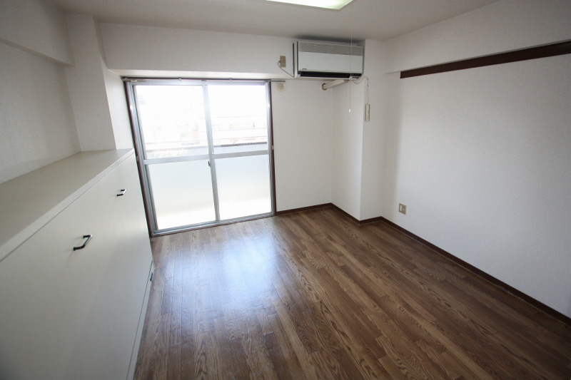 Other room space. Comfortably spend in the air-conditioned facility.