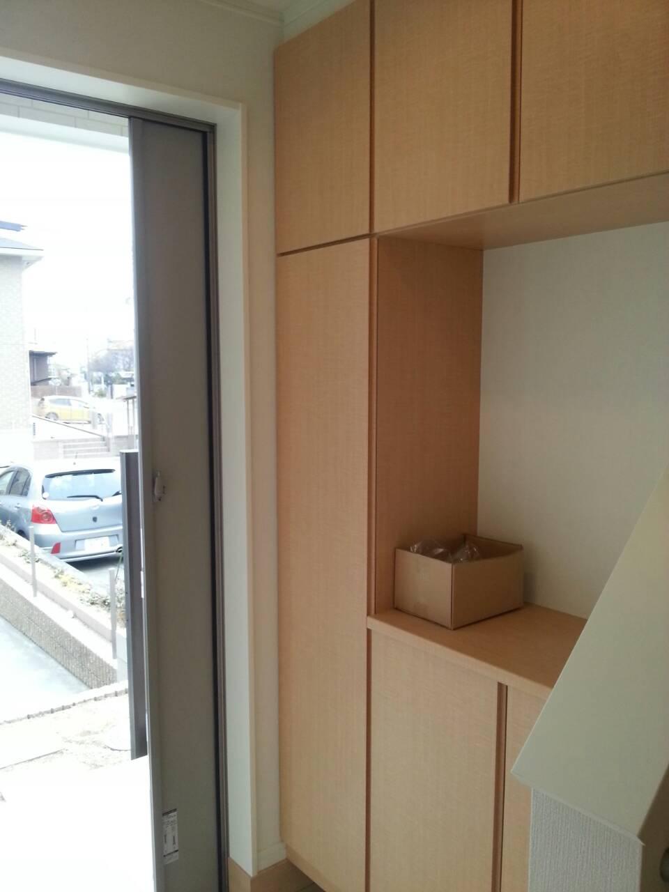 Receipt. Front door clean, with cupboard!