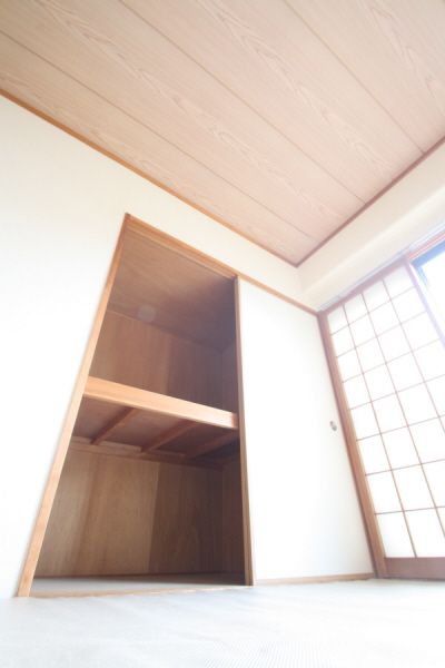 Receipt. Storage of Japanese-style room