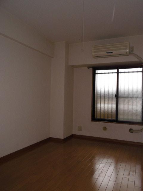 Non-living room. Indoor (10 May 2013) Shooting