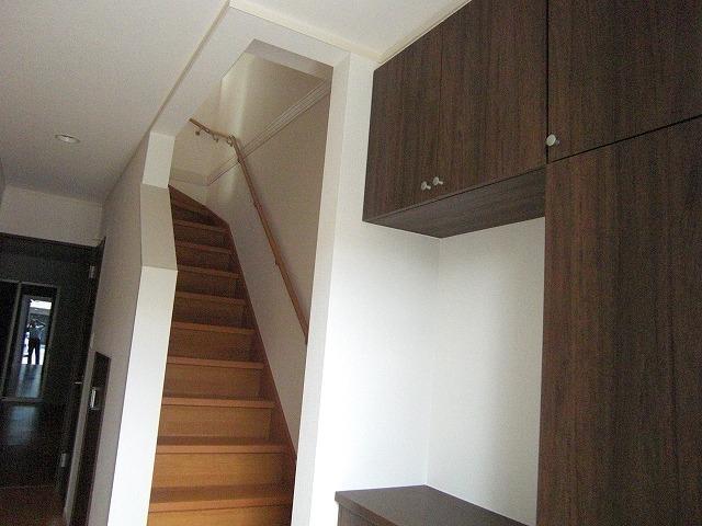 Other. Entrance complete image It is plenty of shoe storage in the tall type of shoe closet!