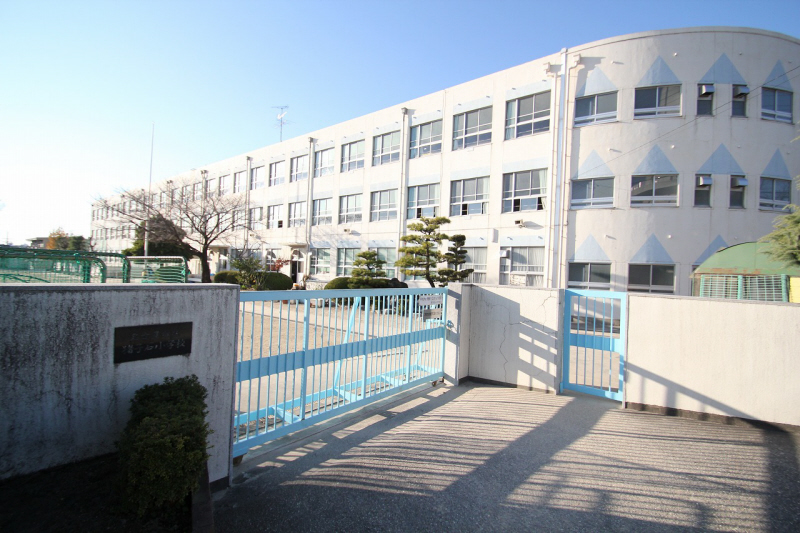 Primary school. Inokoishi up to elementary school (elementary school) 370m