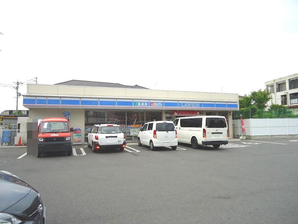 Convenience store. 300m to Lawson