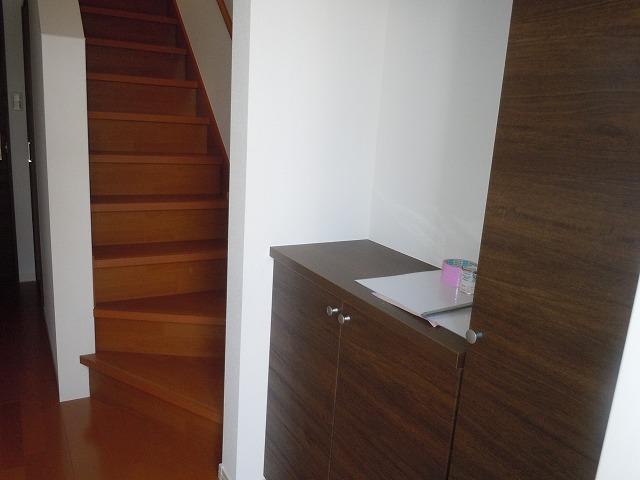 Entrance. It is plenty of shoe storage in the tall type of shoe closet!