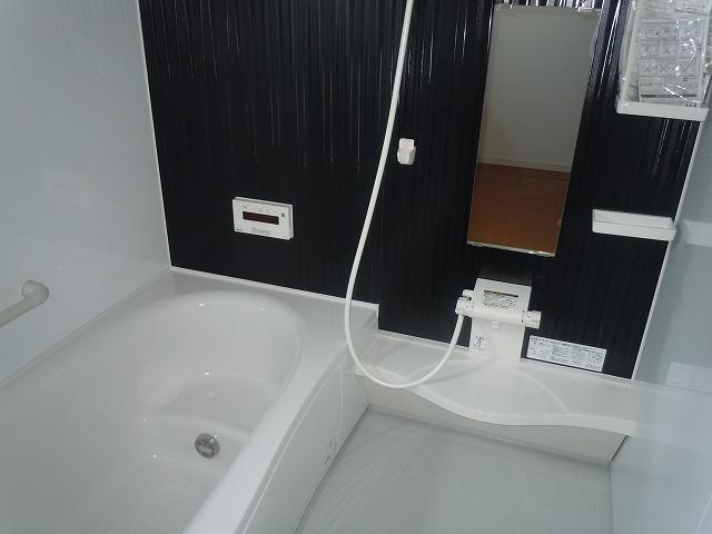 Bathroom. With bathroom heater ・ Spacious 1 tsubo size!