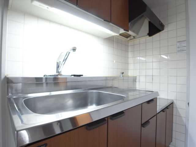 Kitchen. Gas stove can be installed. 