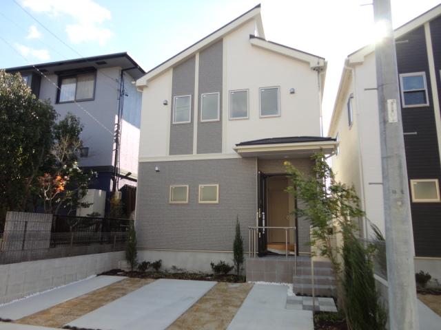 Local appearance photo. Spacious frontage