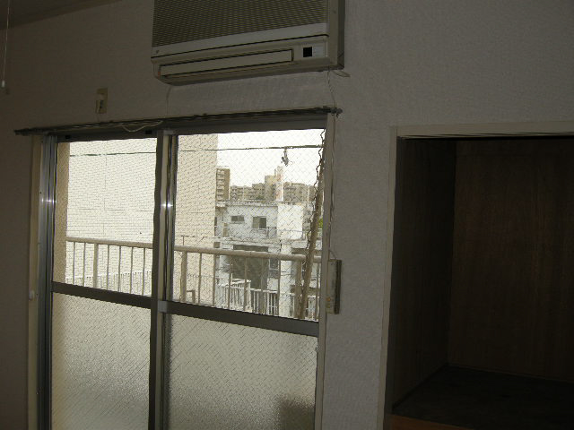 Living and room. Air-conditioning with. 