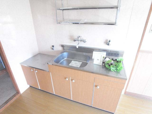 Kitchen. Stove can be installed