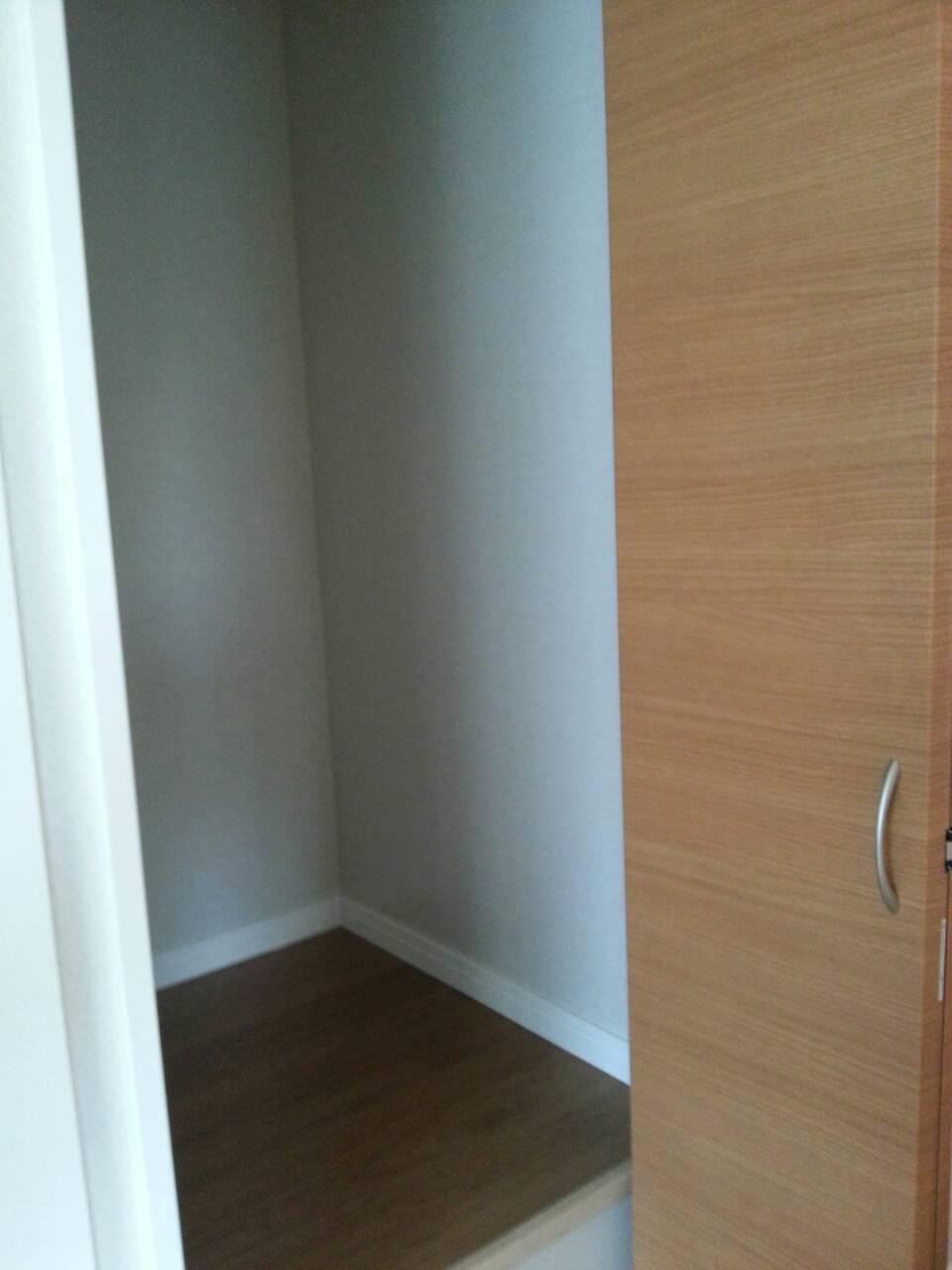 Receipt. Convenient corridor storage!