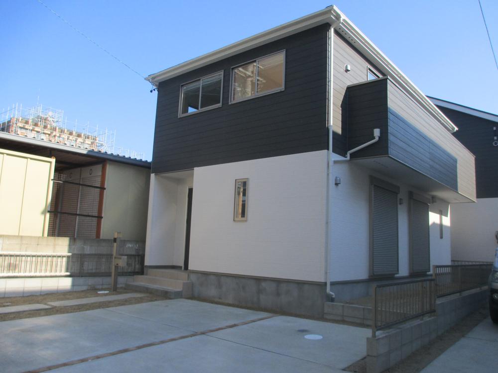 Local appearance photo. 1 Building was completed!