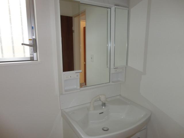 Wash basin, toilet