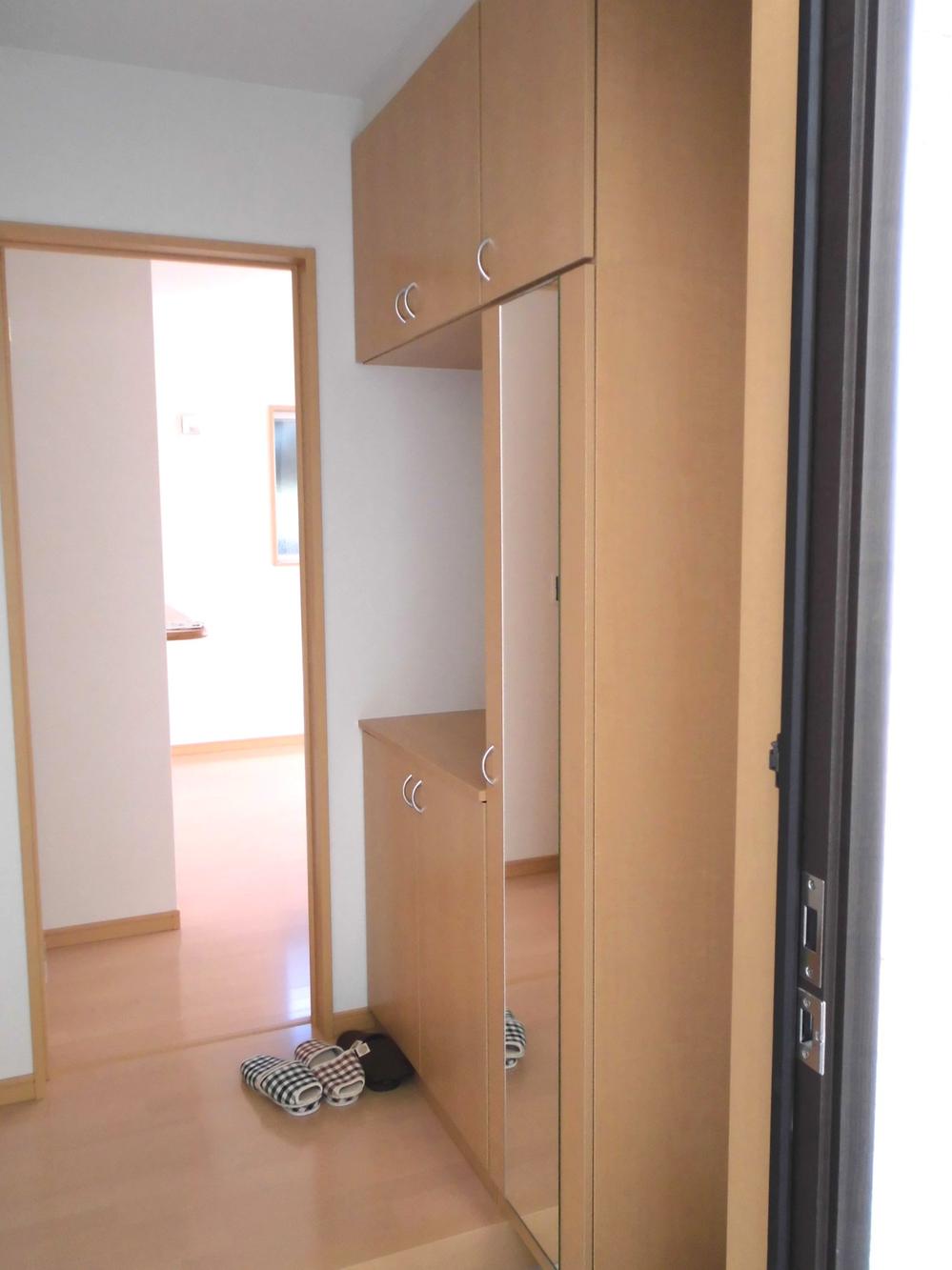 Other introspection. Mirror with a shoe box in the character type of co, Put a little thing. Depending on how to use, Near the entrance will be fashionable.