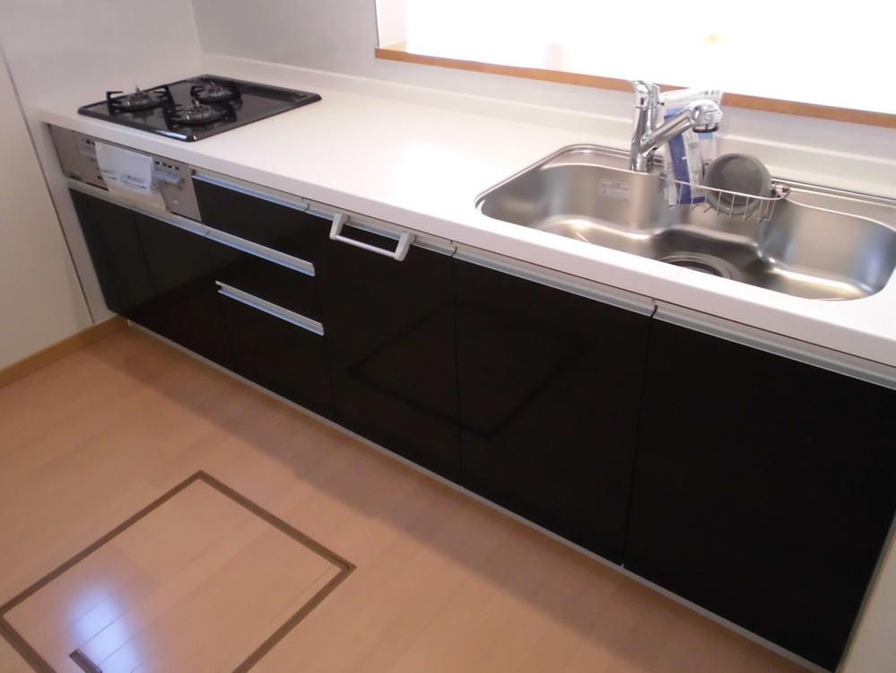 Kitchen. Wife of workplace Part 1. Recently, however, It is her husband's often to cook. Rich, easy-to-use is a good storage.