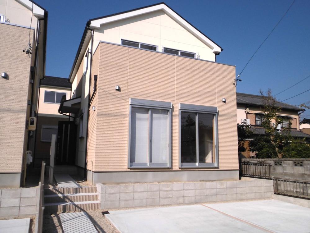 Local appearance photo. Warm day plug, Look is good south-facing property.