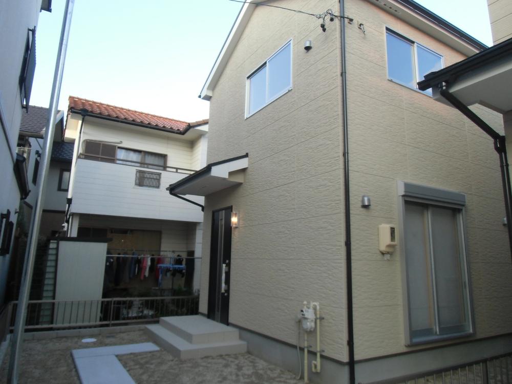 Local appearance photo. Phase 4 6 Building appearance
