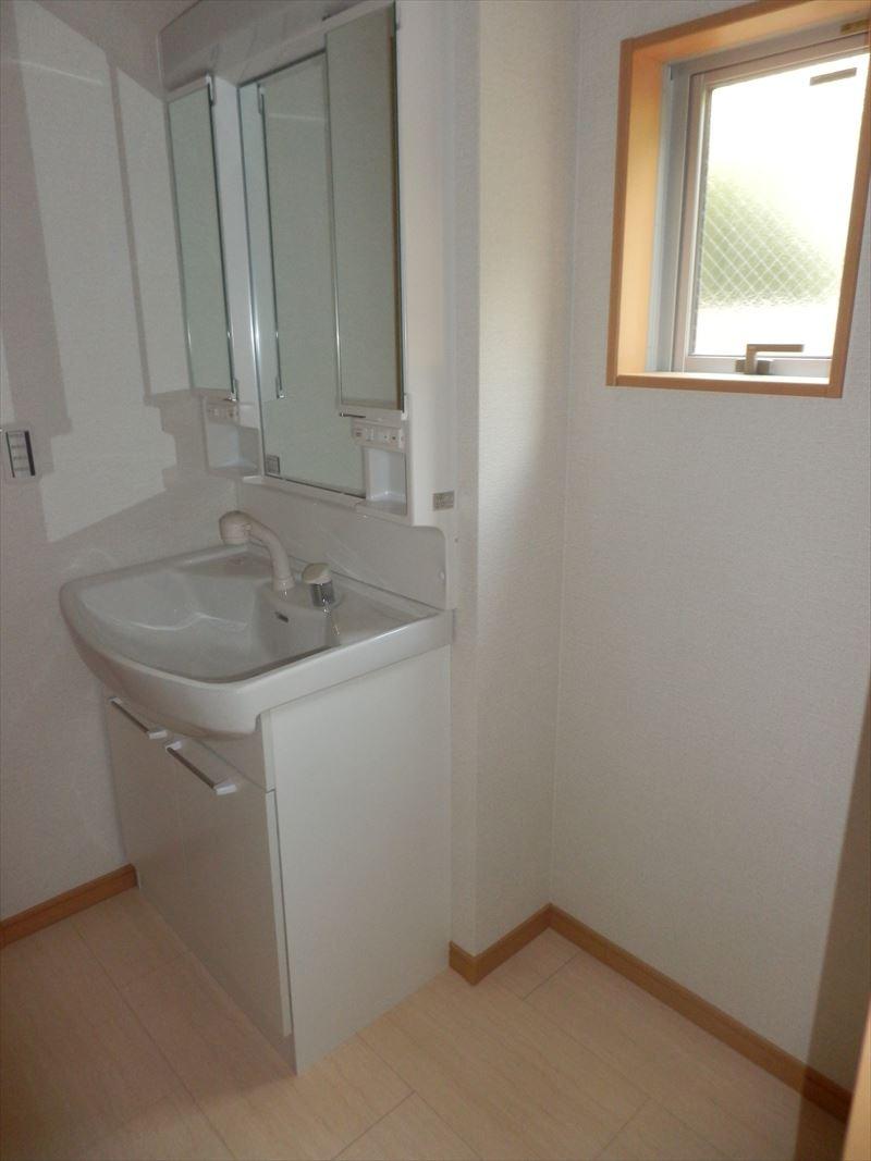 Wash basin, toilet