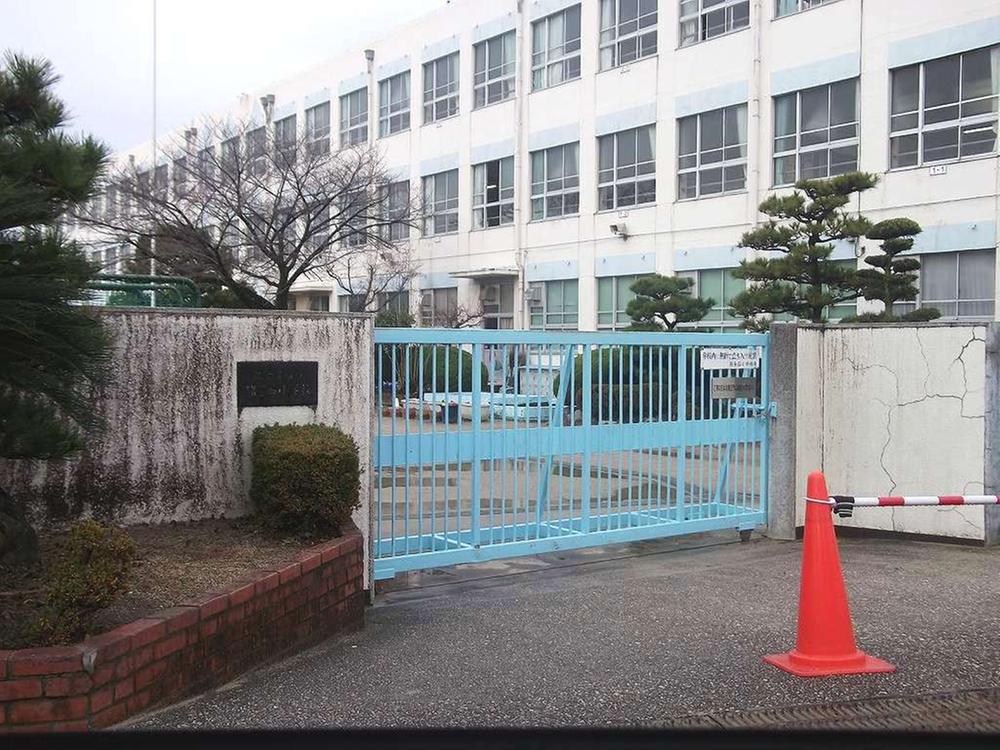 Primary school. 226m to Nagoya Municipal Inokoishi Elementary School