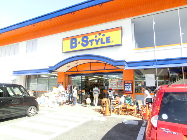 Shopping centre. B ・ STYLE 302m to Nagoya Takabari store (shopping center)