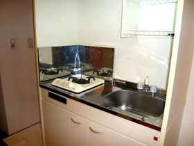 Kitchen. 1-neck with stove