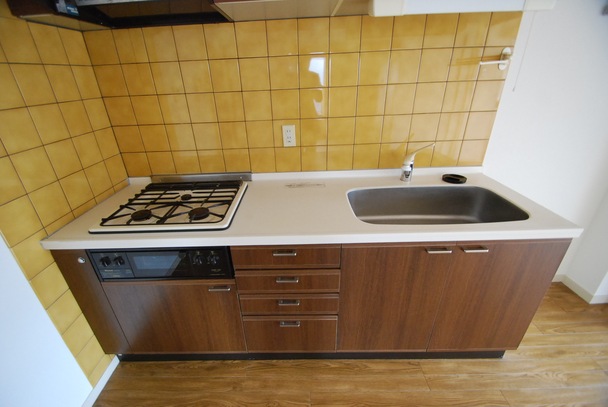 Kitchen. 3-burner stove system Kitchen