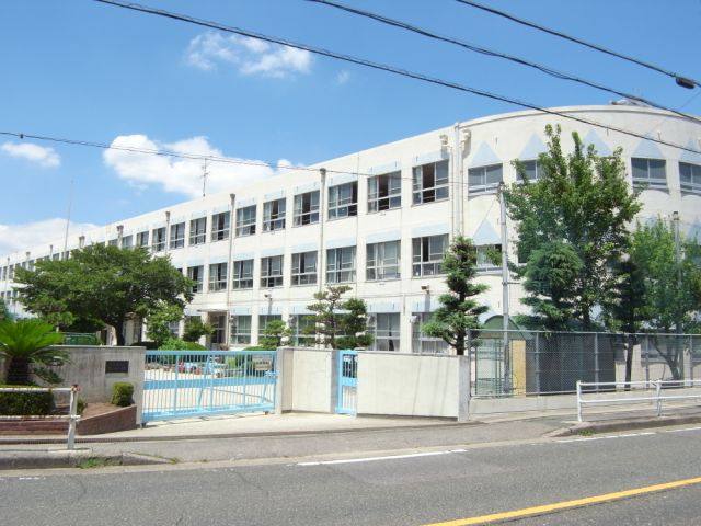 Primary school. Municipal Inokoishi 200m up to elementary school (elementary school)