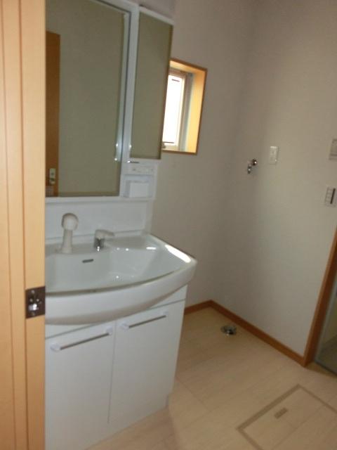 Wash basin, toilet. Indoor (10 May 2013) Shooting