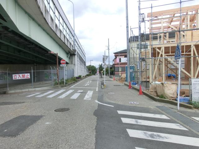 Local photos, including front road. Local (10 May 2013) Shooting