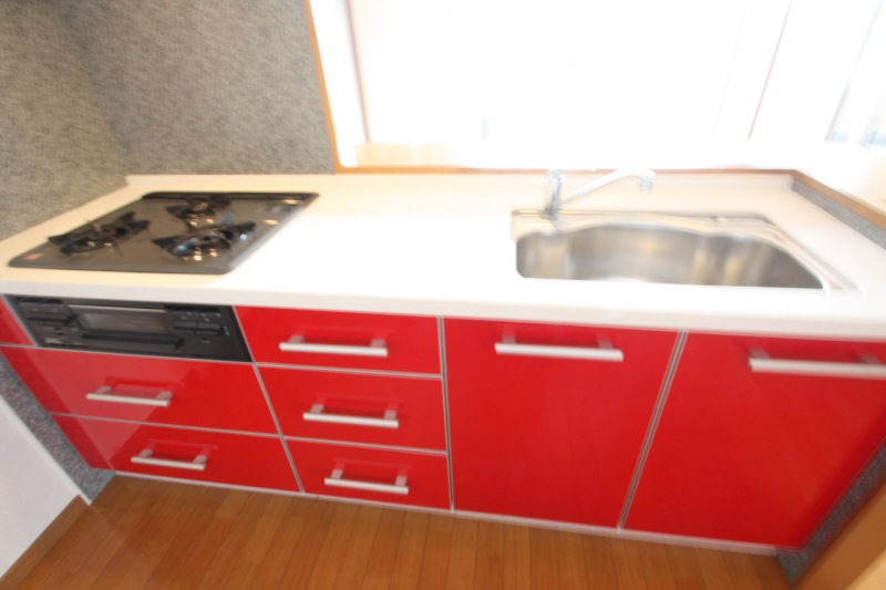 Kitchen. Red! ! 