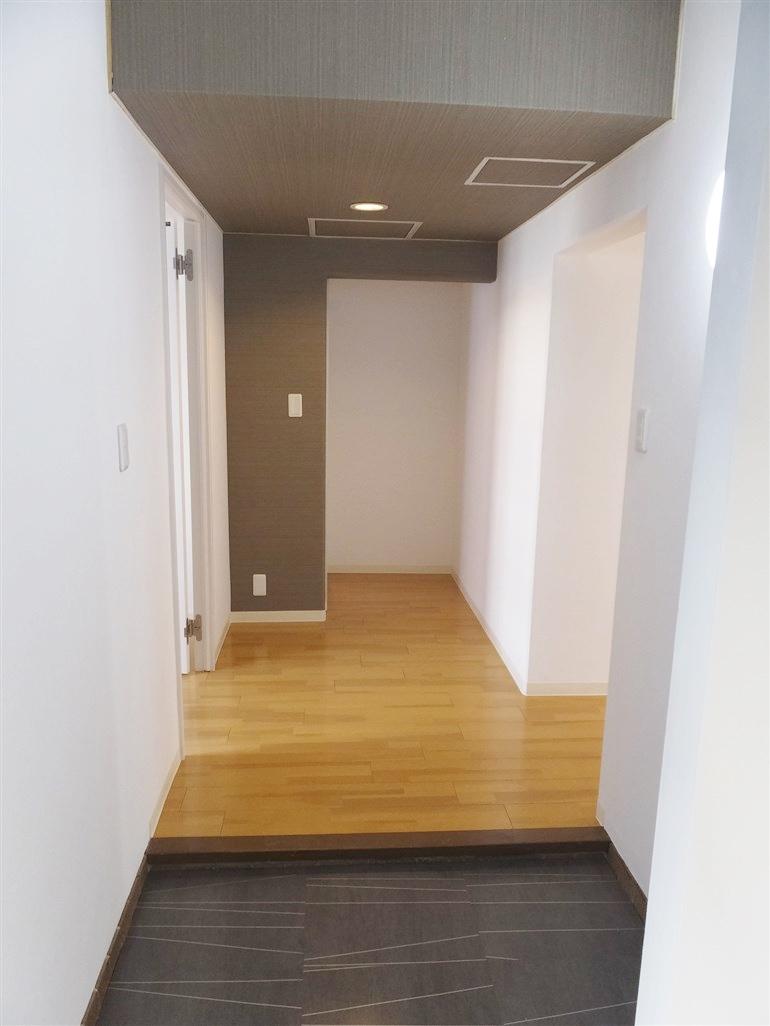 Entrance.  ■ Entrance