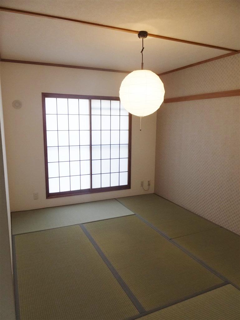 Non-living room.  ■ Beautiful Japanese-style tatami mat was sort