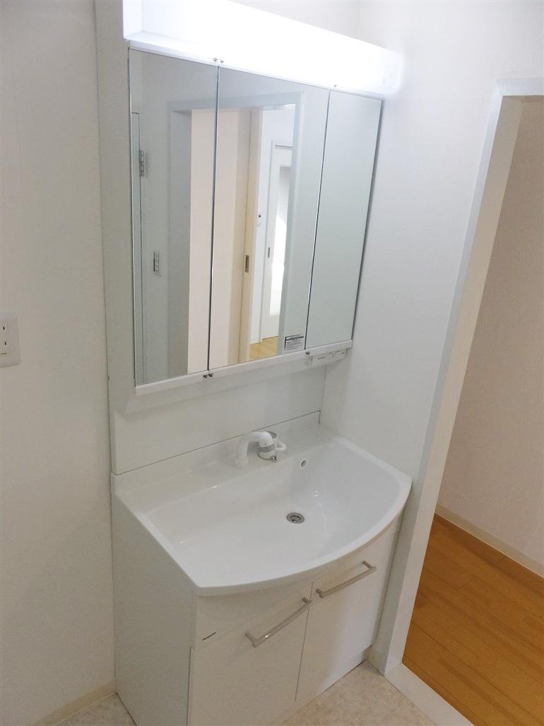 Wash basin, toilet.  ■ Vanity new goods exchange