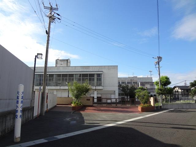 Primary school. 2000m to Minami Otaka Elementary School