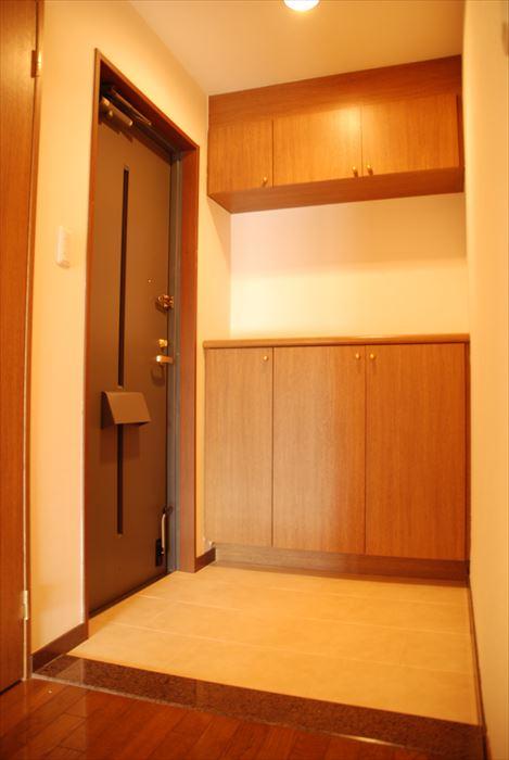 Entrance. Entrance and refreshing