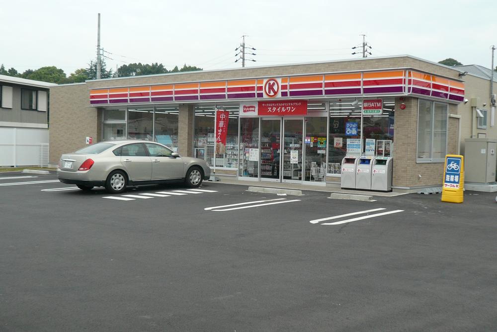 Convenience store. 650m to the Circle K store Shonoki