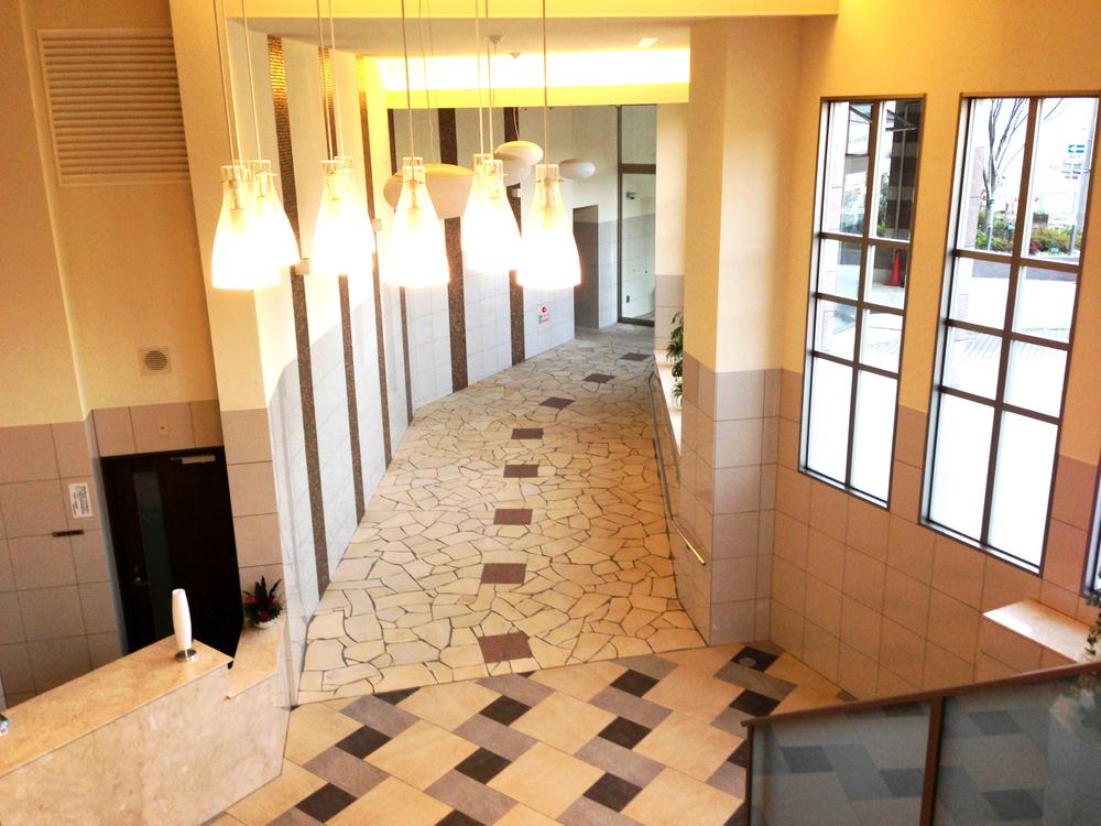 Entrance. Common areas