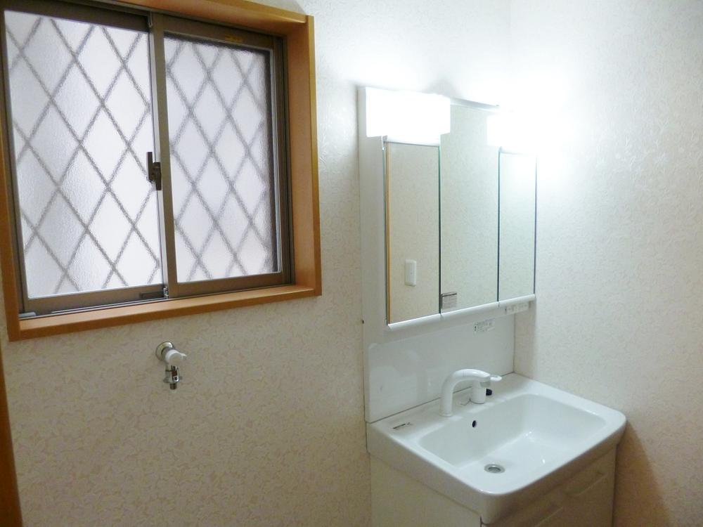 Wash basin, toilet. Indoor (11 May 2013) Shooting