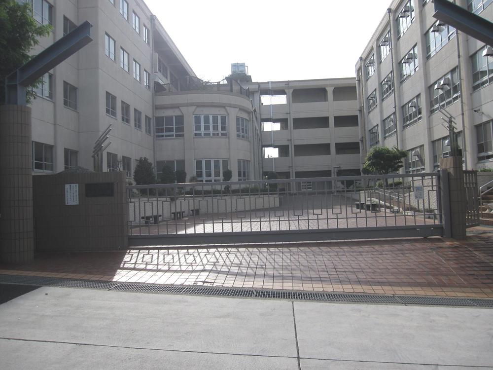 Junior high school. 1169m to Nagoya Municipal Sakyoyama junior high school