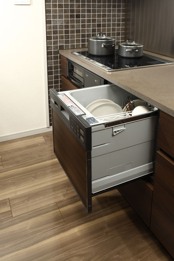 Kitchen.  [Dishwasher] It adopted a wide drawer, More easy-to-use became dishwasher have been installed (same specifications)