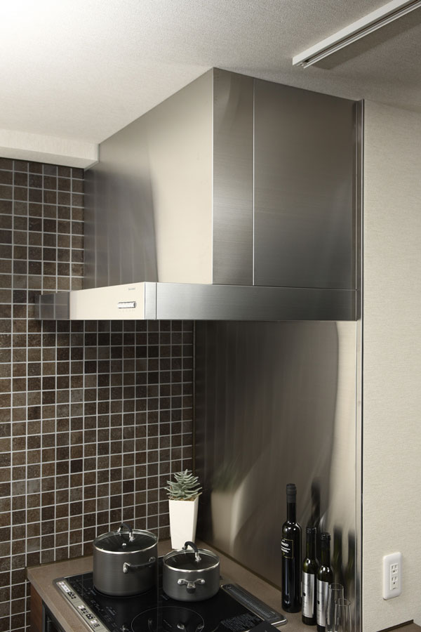 Kitchen.  [Stainless steel range hood and IH cooking heater] Since the care, such as cleaning a simple, Also seems to enjoy cooking more than ever before (same specifications)