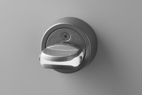 Security.  [Crime prevention thumb turn] The thumb turn, That of metal fittings to use in order to perform the opening and closing of the lock of the door indoor side. Adopt the idling mode selector switch. In incorrect lock that can not be structured, Suppress the trespassing (same specifications)