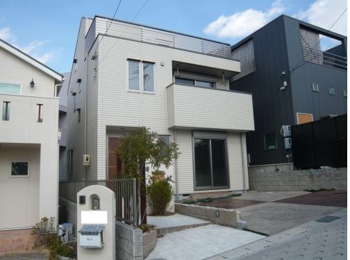 Local appearance photo. 3-story Beruhausu to! Wide on the roof ~ Have a balcony! !