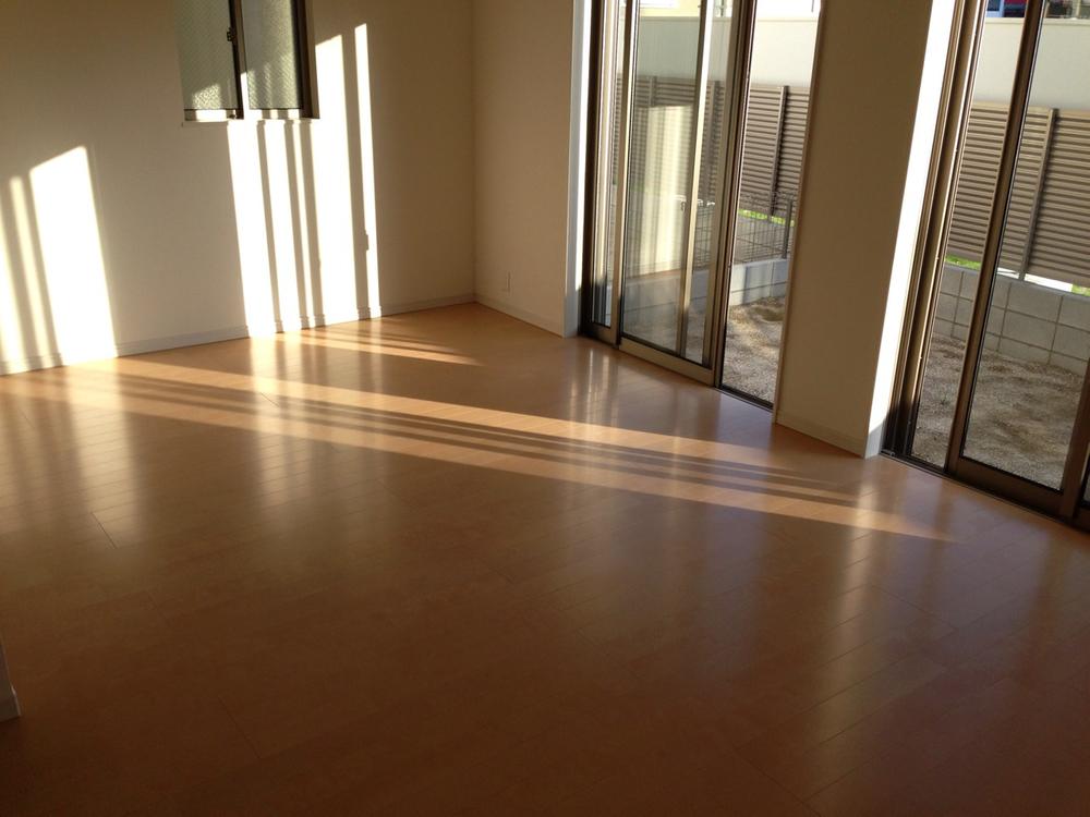 Living. Spacious 16 quires living!