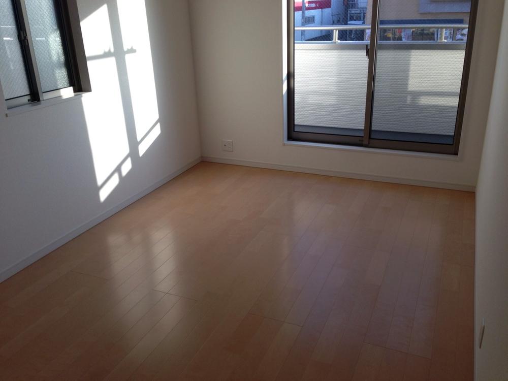 Non-living room. 6.75 Pledge Western-style