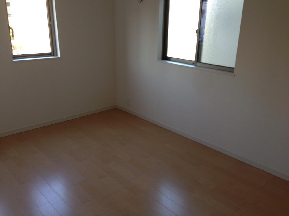 Non-living room. 6.375 Pledge Western-style